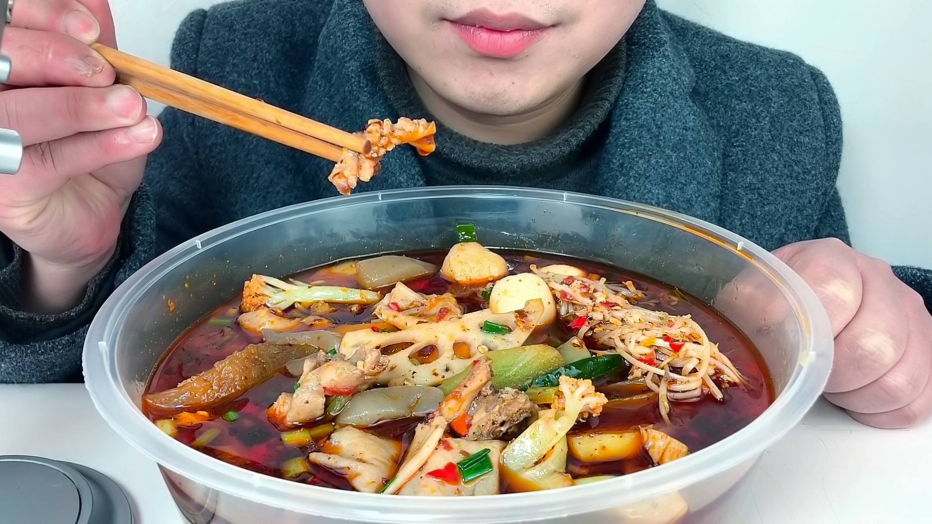 吃迷你龙凤麻辣火锅冒菜,听不一样的咀嚼音!